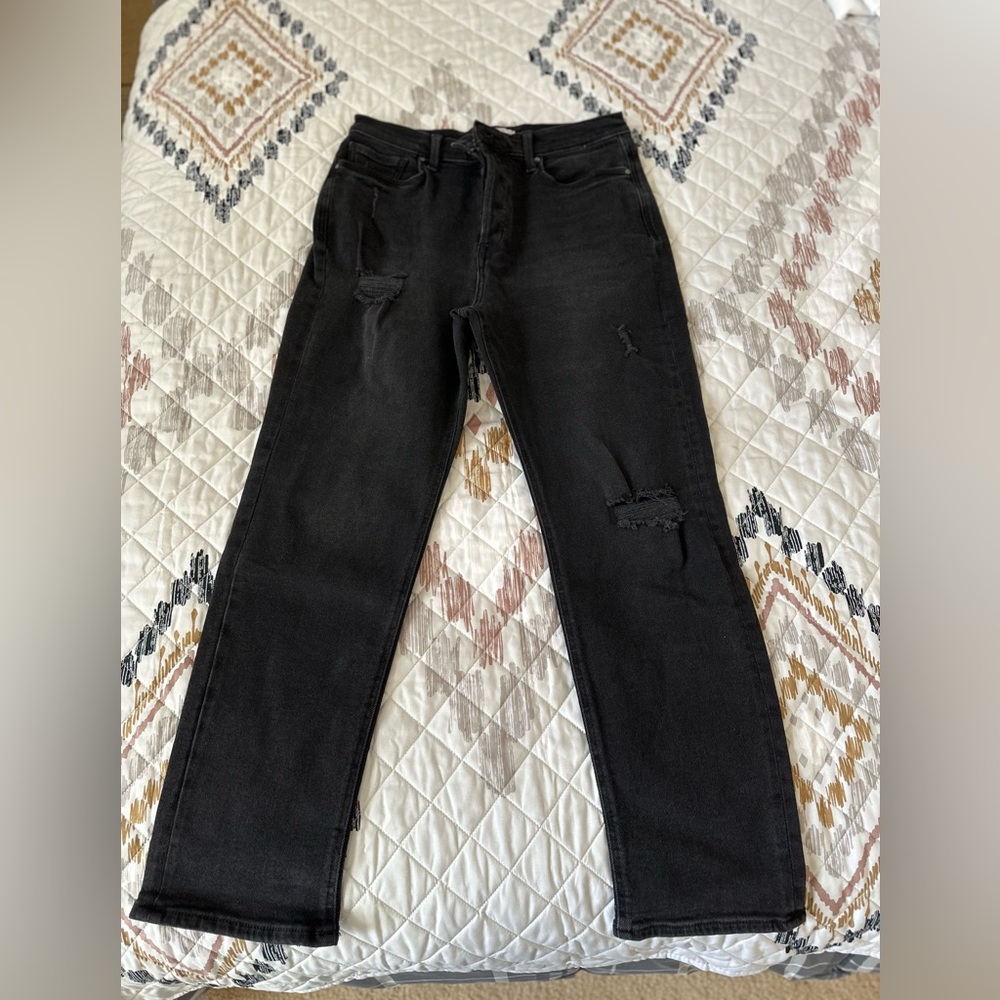 Forever 21 women Black Distressed Jeans. Size‎ 31
